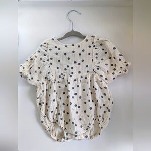 Quincy Mae Soft Muslin Cotton Polka Dot Baby Romper Size 12-18